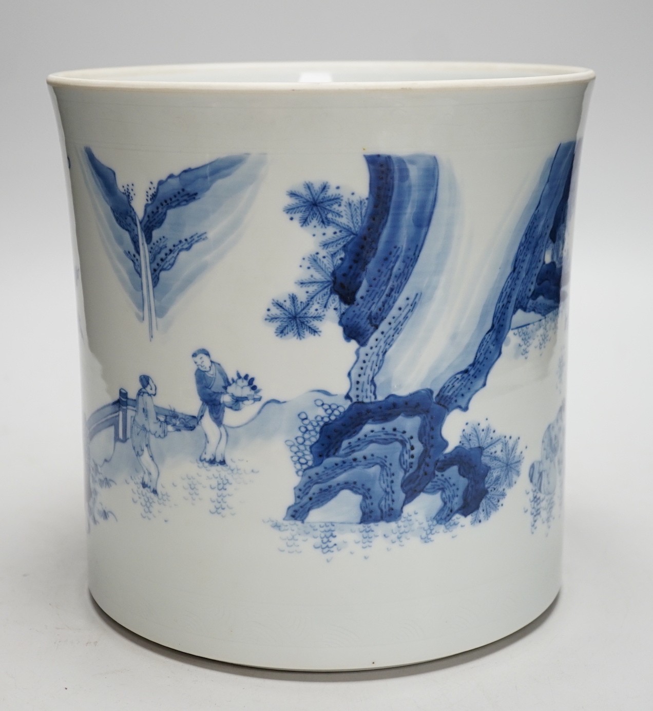 A large Chinese blue and white brushpot, 20.5 cms high